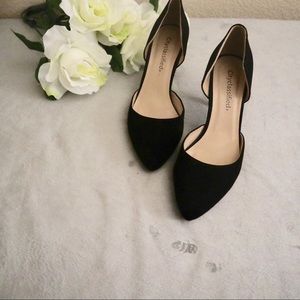 Pointed toe kitten heel Black suede